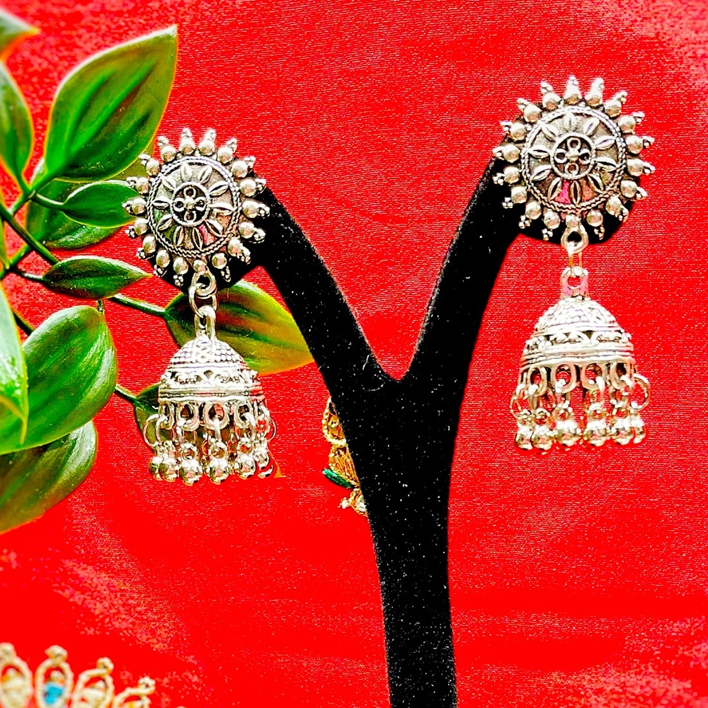 Earring, jhumka earring